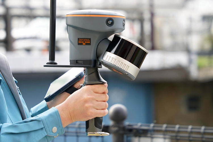手に持って歩くだけで3次元測量_LiDAR-SLAN-RS10